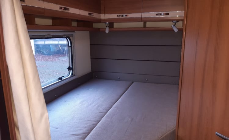 Fully furnished 4p camper knaus MF with 2x2 bed, air conditioning