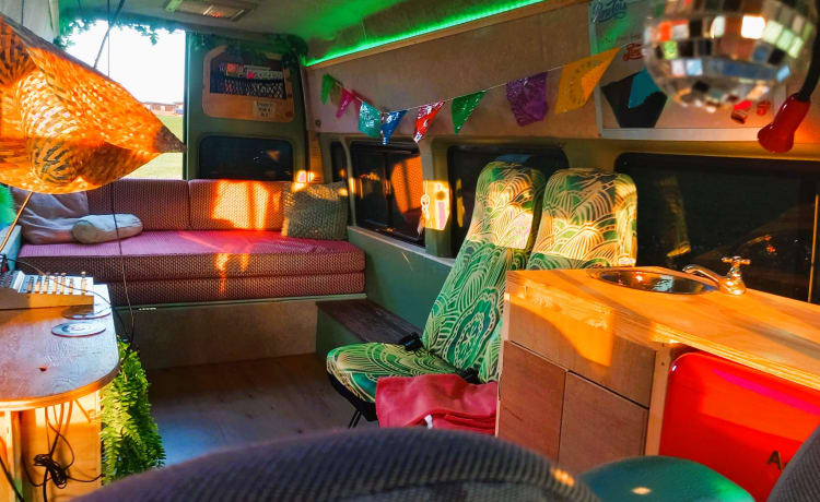 FESTIVALBUS – Converted "FESTIVALBUS" for 5 people! (2012 Ford Transit)