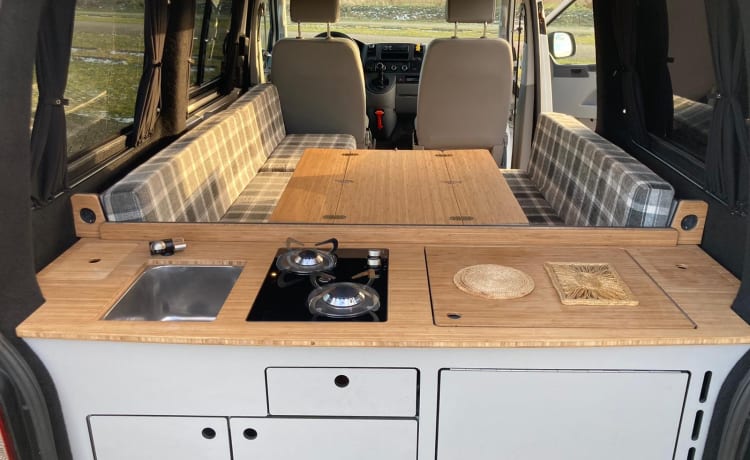 Volkswagen Offgrid camper met buitenkeuken