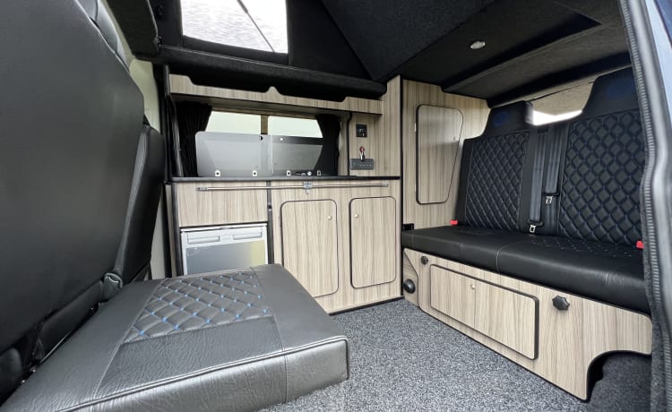 Charli  – Camper Volkswagen 2018 con 4 posti letto