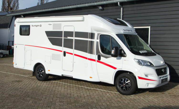 Sunlight T65 – Sehr schöner, geräumiger 4-Personen-Sunlight-Camper aus dem Jahr 2023, viel Stauraum.