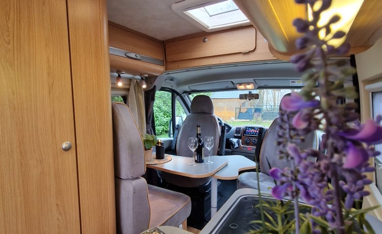 OFF-GRID – Very nice and fully equipped bus camper!