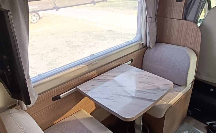 Rupelcamper – Alcôve Carado 6p de 2019