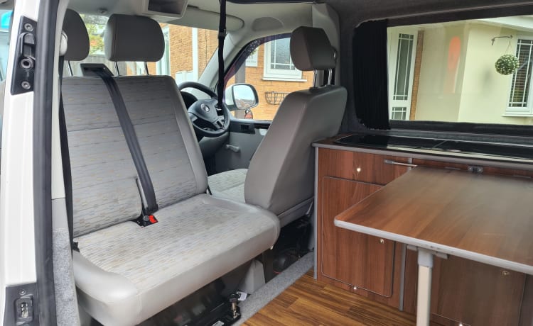 S88 – VW T5.1 Camper PASSO LUNGO - Posti a sedere 5 Posti letto 4 (Posti letto 10 tendalino incluso)