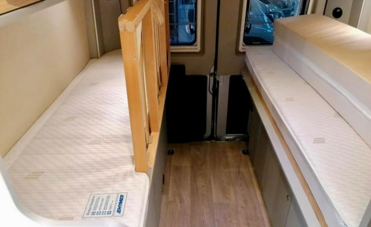 Freeda  – Camper autobus Hymer avventuroso e lussuoso (4P)