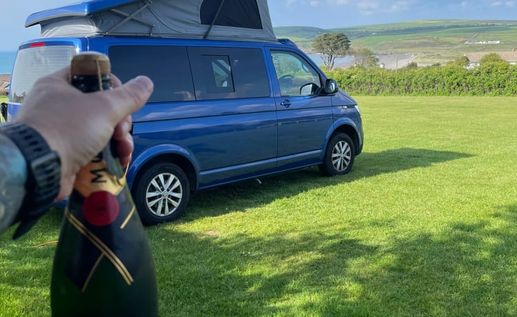 Bluey – De Lil Camper co-4 Berth VW campervan