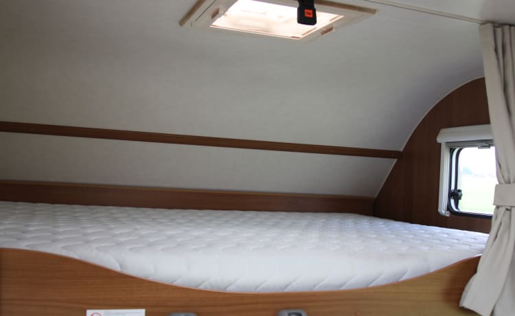 Carado A366 – Grote Familie camper Carado A366  voor 7 personen!!