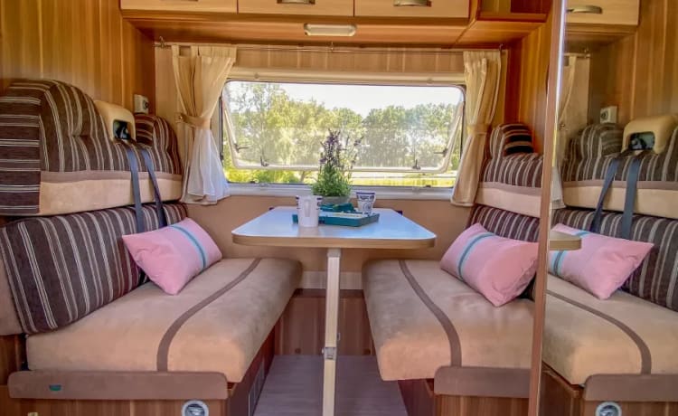 The Princess – Princess camper - spacious alcove camper for 6 people