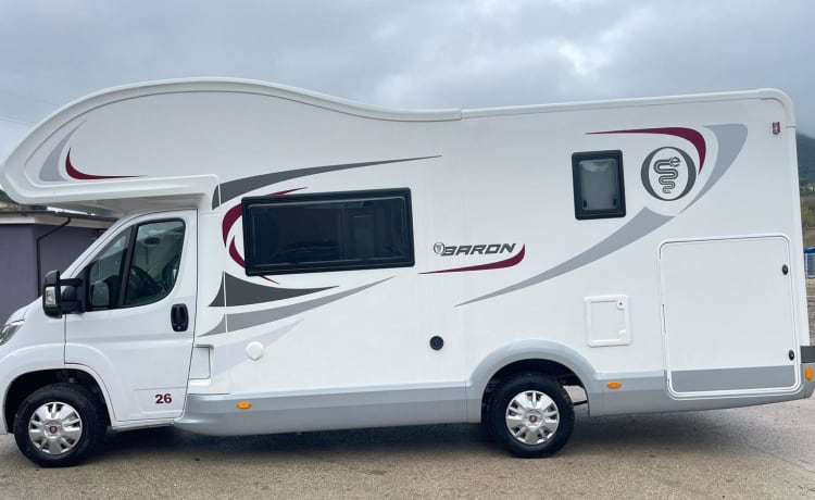 ITA CAMPER – Dachboden-Wohnmobil – 6 Plätze