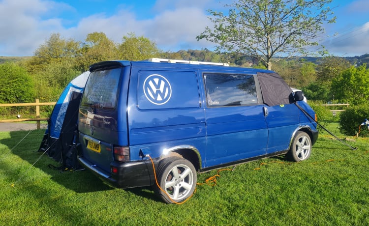 Valerie – 3 berth Volkswagen campervan from 1995