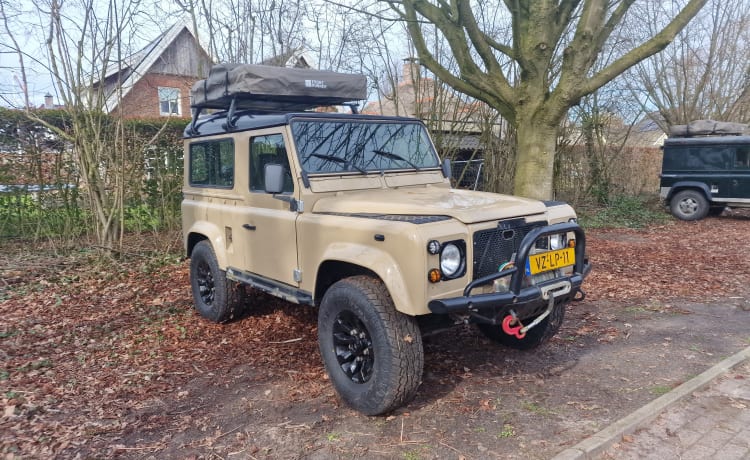 Boelo – Defender 90 300 TDI met daktent en luifel