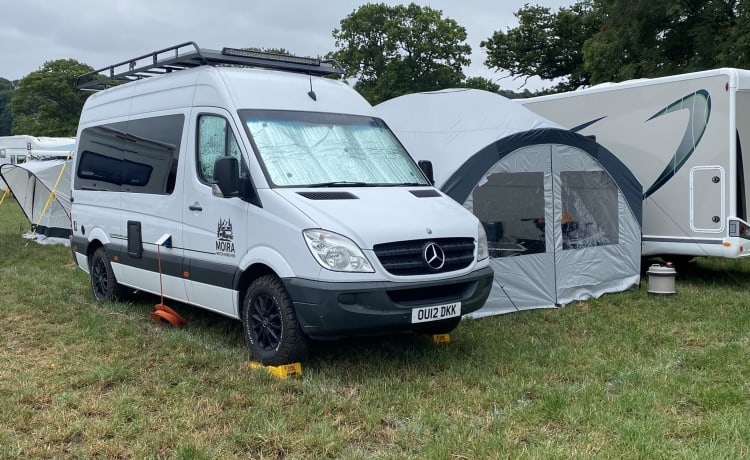 Mr Adventure  – Mercedes-Benz Adventure Van mit 2 Schlafplätzen