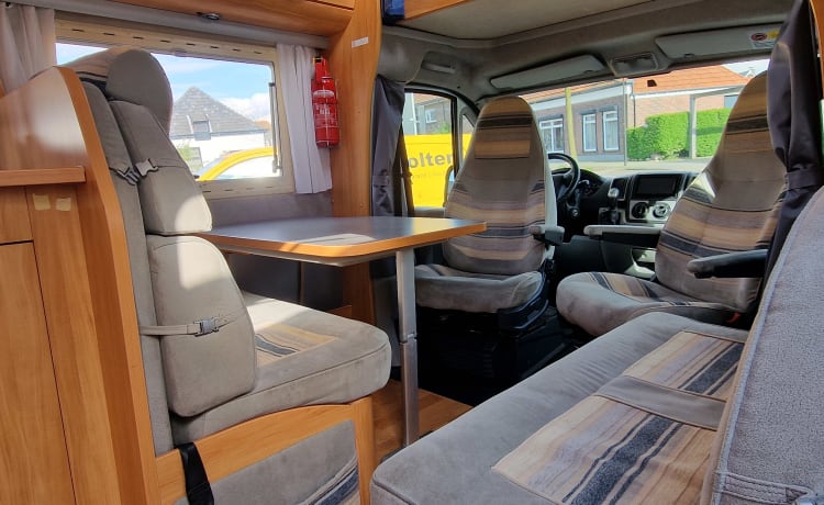 LMC Liberty 6 Personen – Luxus und Komfort – Inklusive Campingutensilien 