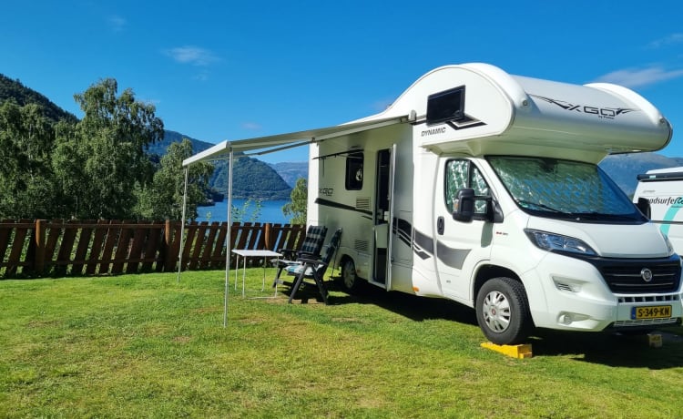 Camping-car 4 personnes (alcôve) l Fiat XGO Dynamic 20 à partir de 2019