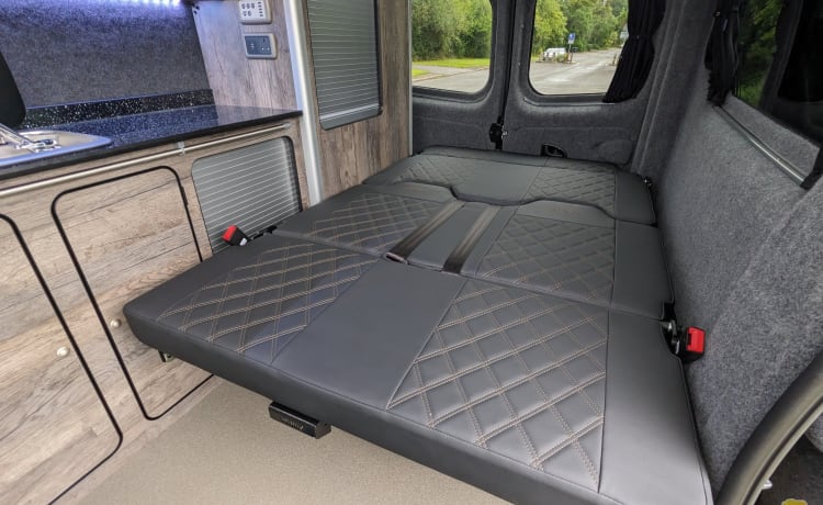 Camping-car LWB 2 couchages nouvellement converti 