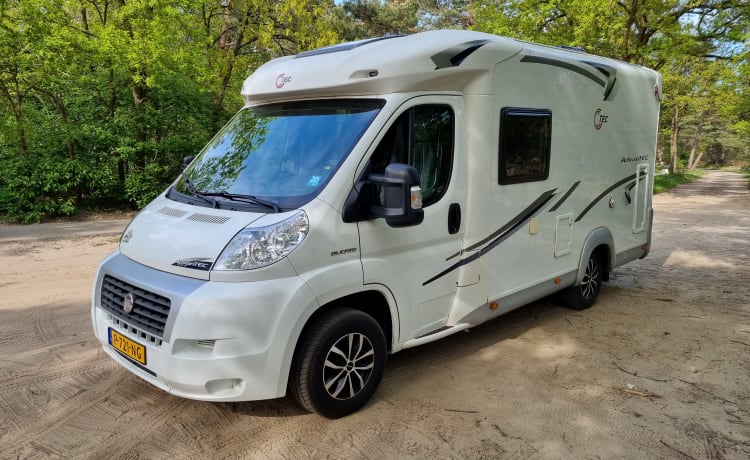 COMPACT Traveller – Camper di lusso compatto per 2 o 3 persone