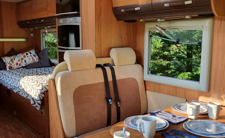 Bernie G – Luxurious and spacious high quality German built integrated motorhome