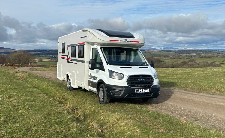 4 Berth Ford Zefiro 696, with isofix and island bed