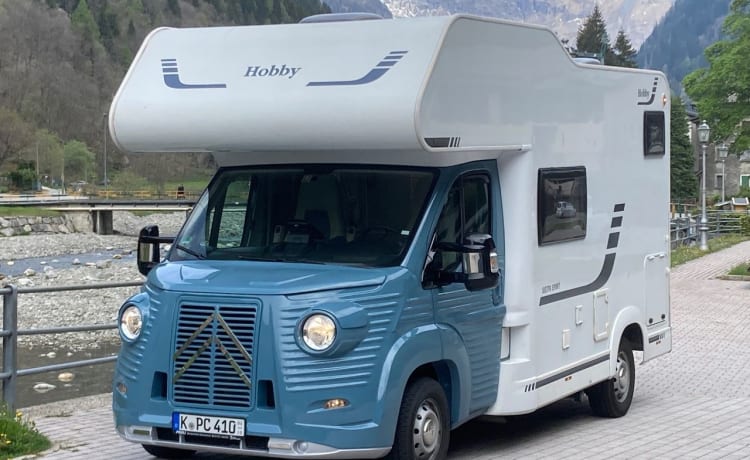 Simba – Citroen HY Retro alkoof van Hobby met stapelbedden