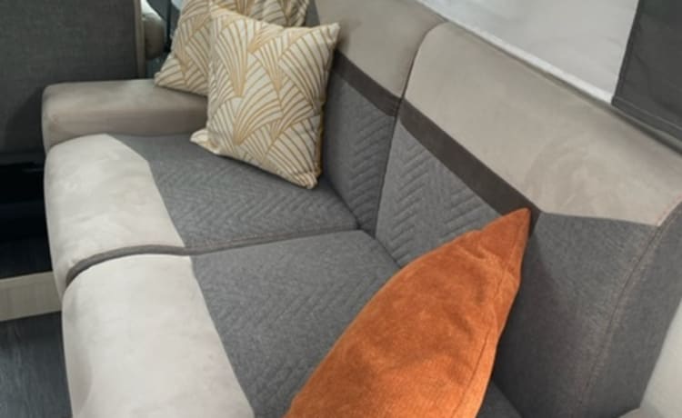 Chausson 720  Nordic edition semi integraal met stapelbed achteraan