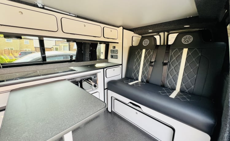 Barney – 'LUXURY' Volkswagen T6.1 Campervan 