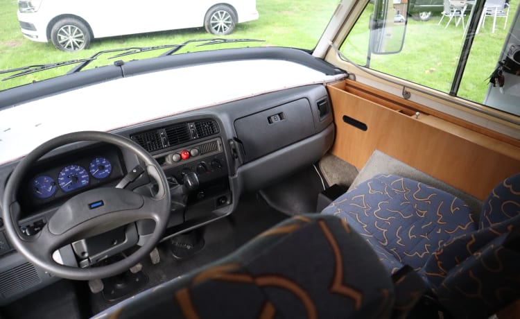 Hymer fiat 230  – 6 pers Hymer integrated uit 2000