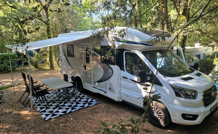 Chausson 720 Titanium Premium (aparte kamer met stapelbed!)