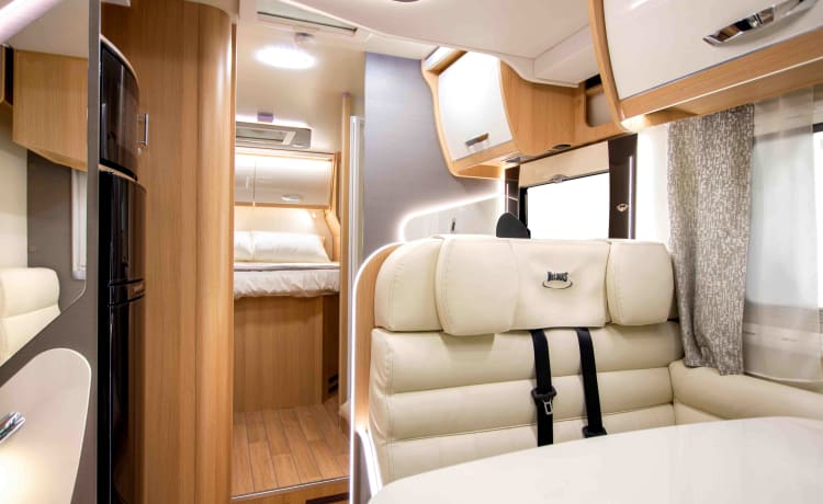 Mac – Luxury 4 berth McLouis semi-integrated from 2019