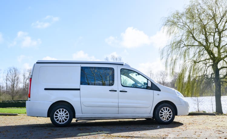 Jolanda – Peugeot-Wohnmobil für 2–3 Personen, Baujahr 2012