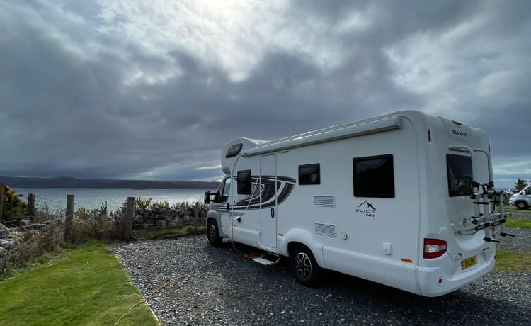 H.T  – Shiny New Spacieux Swift Edge 486. Easy Automatic & Sleeps 6