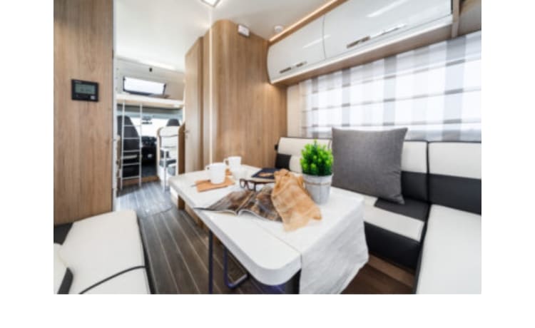 Roller Team 2 – Luxury Family Motorhome 👪 