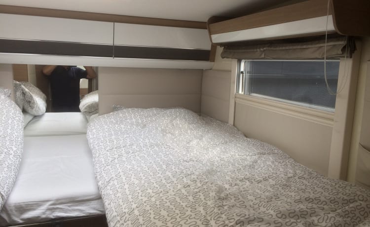 MOBI – Mooie, ruime, betaalbare 2 persoons motorhome in goede staat