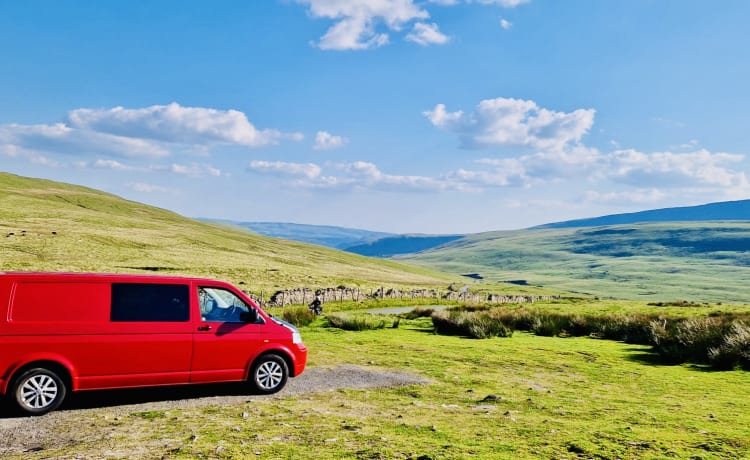 Poppy – Volkswagen T5 from 2003 - **Insurance Included**