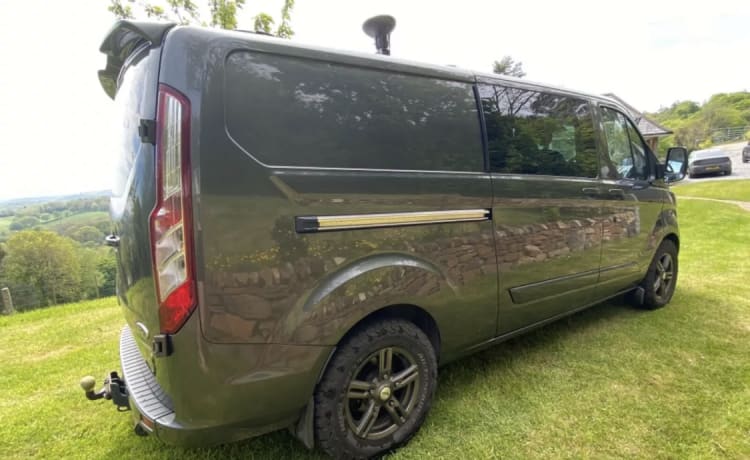 The Midlife Crisis – Rugged Ford Transit Custom Camper