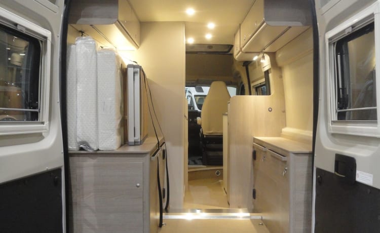 Den Burt – Brand new 4pers Burstner Bus Camper