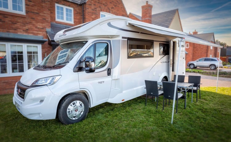 6 Berth Roller Team VIP Luxe Camper