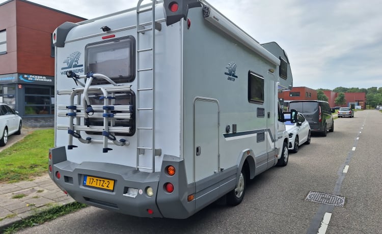 Vinny – Partez à l'aventure avec notre camping-car 6 personnes - Prêt pour votre voyage !"