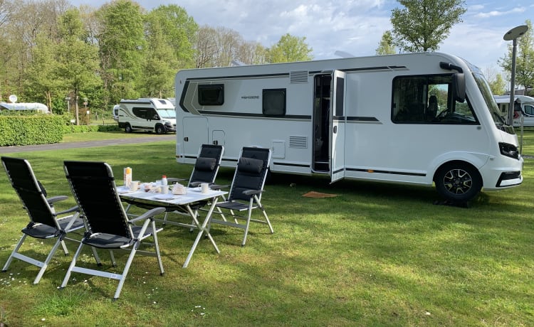 Cara core 700MEG – Luxury integral mobile home for rent Weinsberg