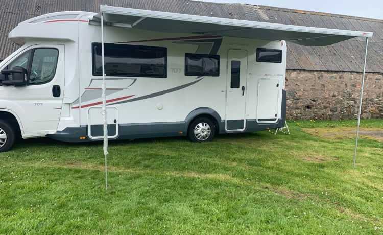 Ourbee – Luxury 6 berth Roller 707 Motorhome ***INSURANCE INCLUDED***