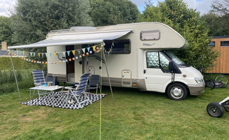 Familie / gezins camper  – Family camper with 7 sleeping places 