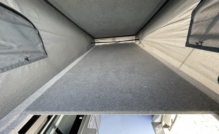 Pearl – VW T5.1 2-4 persoons pop-top camper met luifel