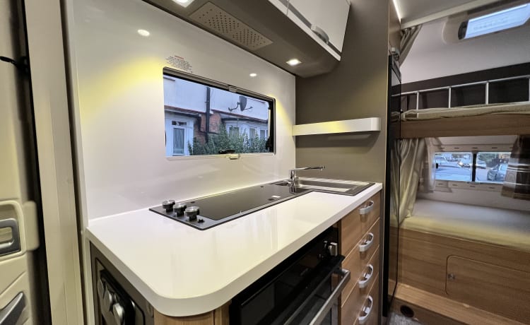 Dolly – Luxury 7 birth Motorhome Family e tu puoi avere un chilometraggio illimitato nel Regno Unito