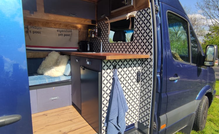 Super Grover  – Cool bus camper with unique interior