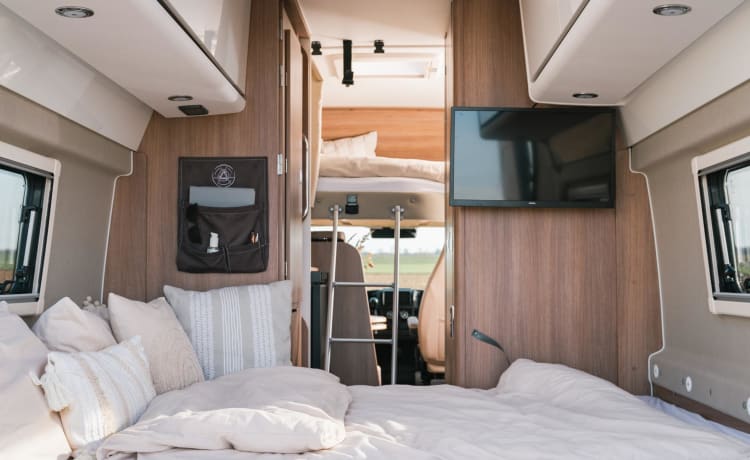 Dreamer Lounge – Comfort and cosiness on four wheels with the Dreamer Living Van