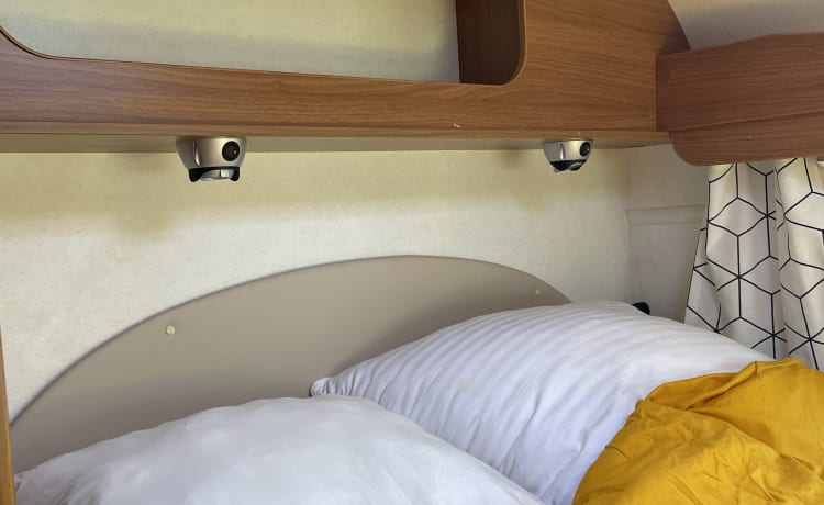 Koos – Cozy 5p alcove camper from 2015