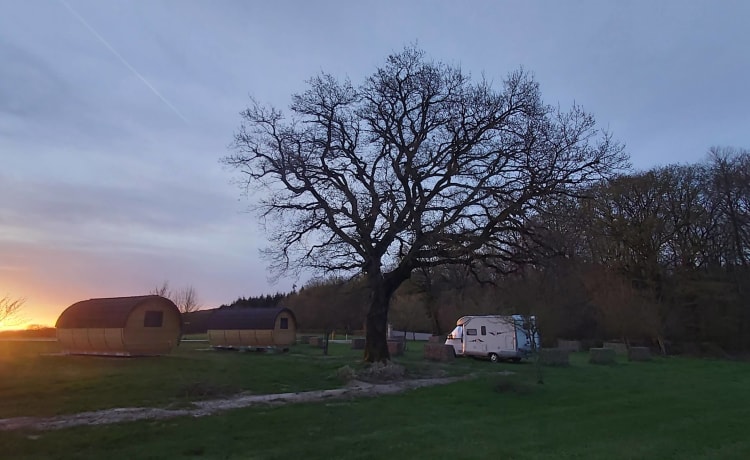 Zeer nette 6m camper voor 3 personen. Compact en toch ruim!