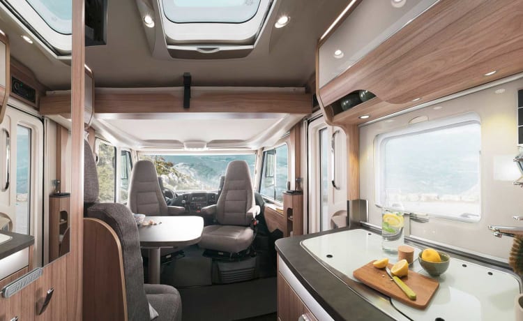 Enjoy Hymer Camper (2018) – 2p Hymer semi-integrated from 2018