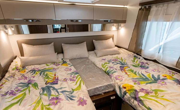 RILex – New (2023) family mobile home for 4 people, luxury Benimar.