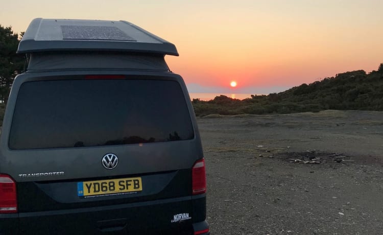 Heypitcho – Luxury T6 VW LWB, 5 seats, 4 birth, perfect for family adventures