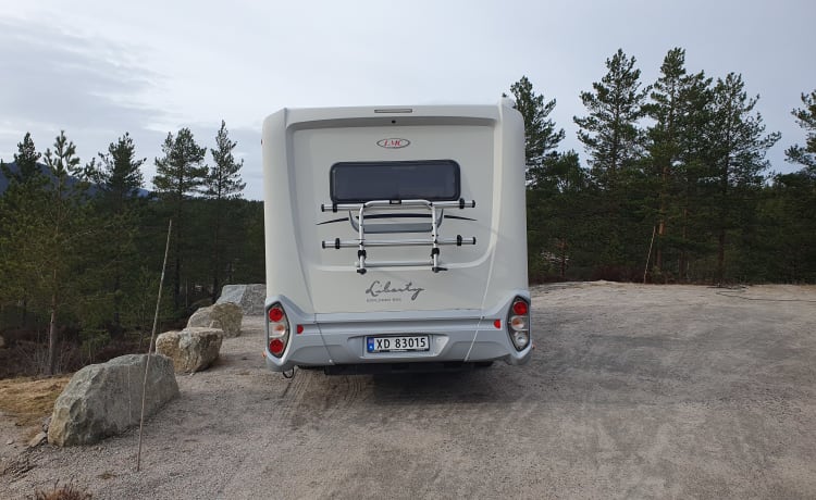 Lotta – Gezellige ruime 4 persoons camper LMC 665